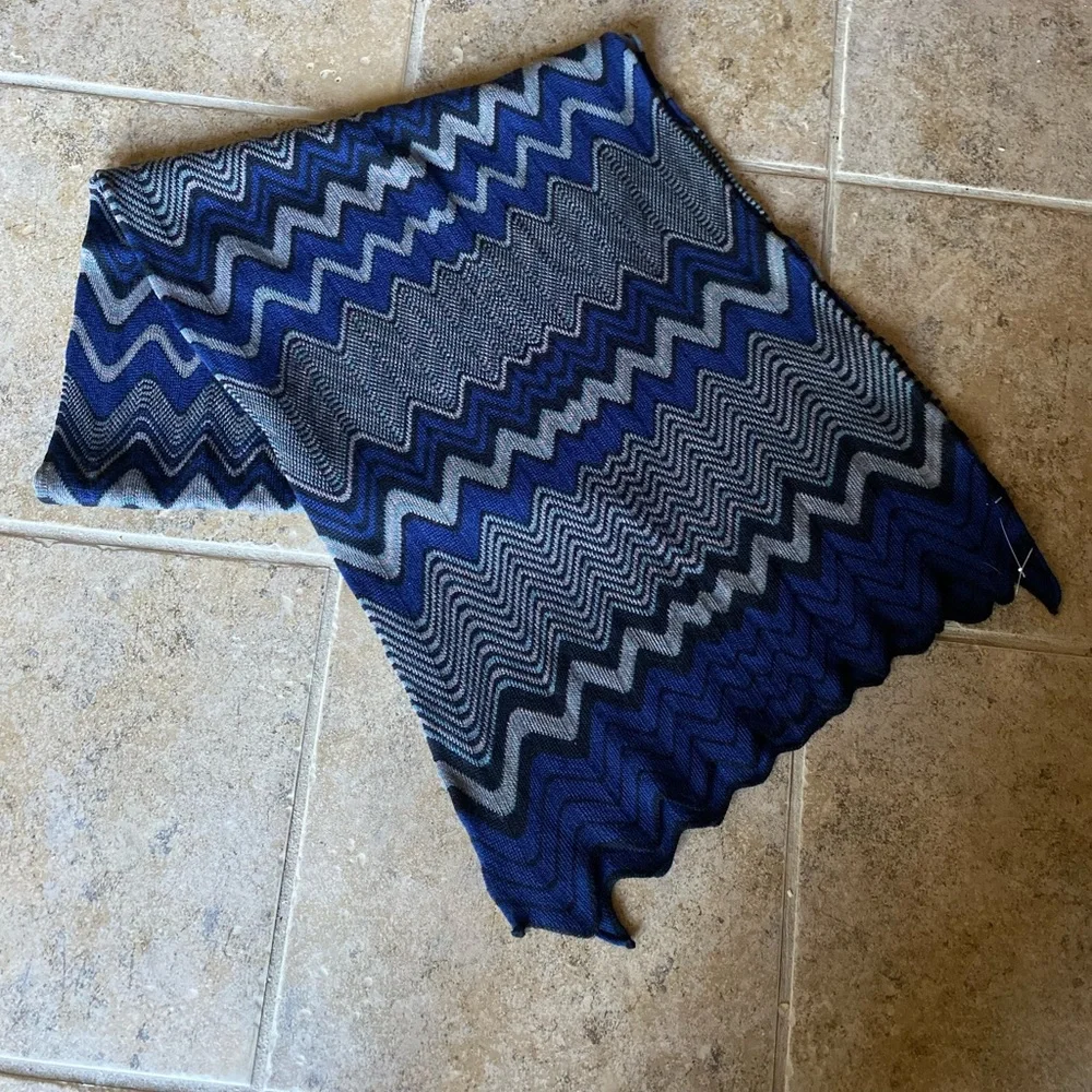 NWOT Lovely blue & pink chevron pattern long soft scarf, Size: 66”L x 14”W